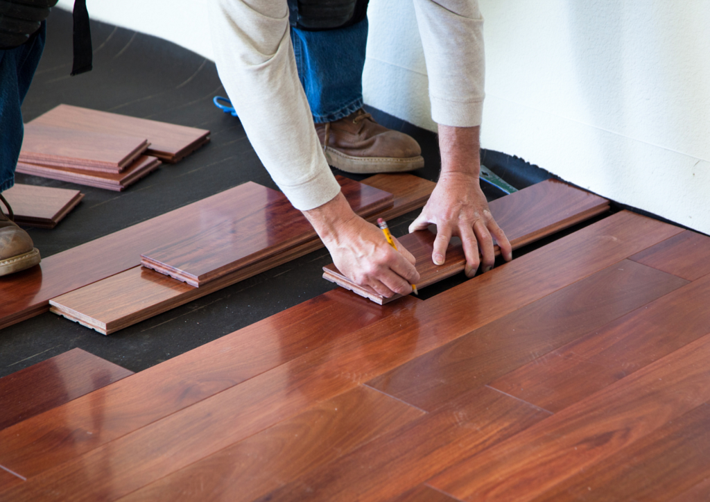 Podkład pod panele – czy jest niezbędny? Wszystko, co musisz wiedzieć o montażu i podkładach, by panele służyły latami